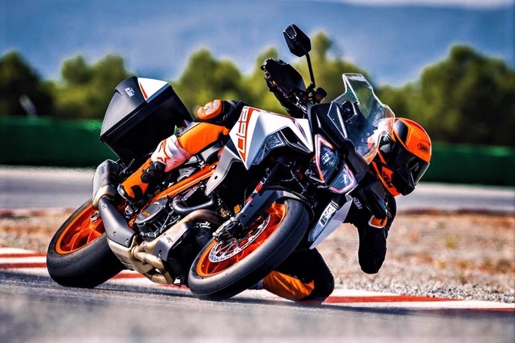 موتورسیکلت KTM 1290 GT سوپر دوک رونمایی شد - زومیت
