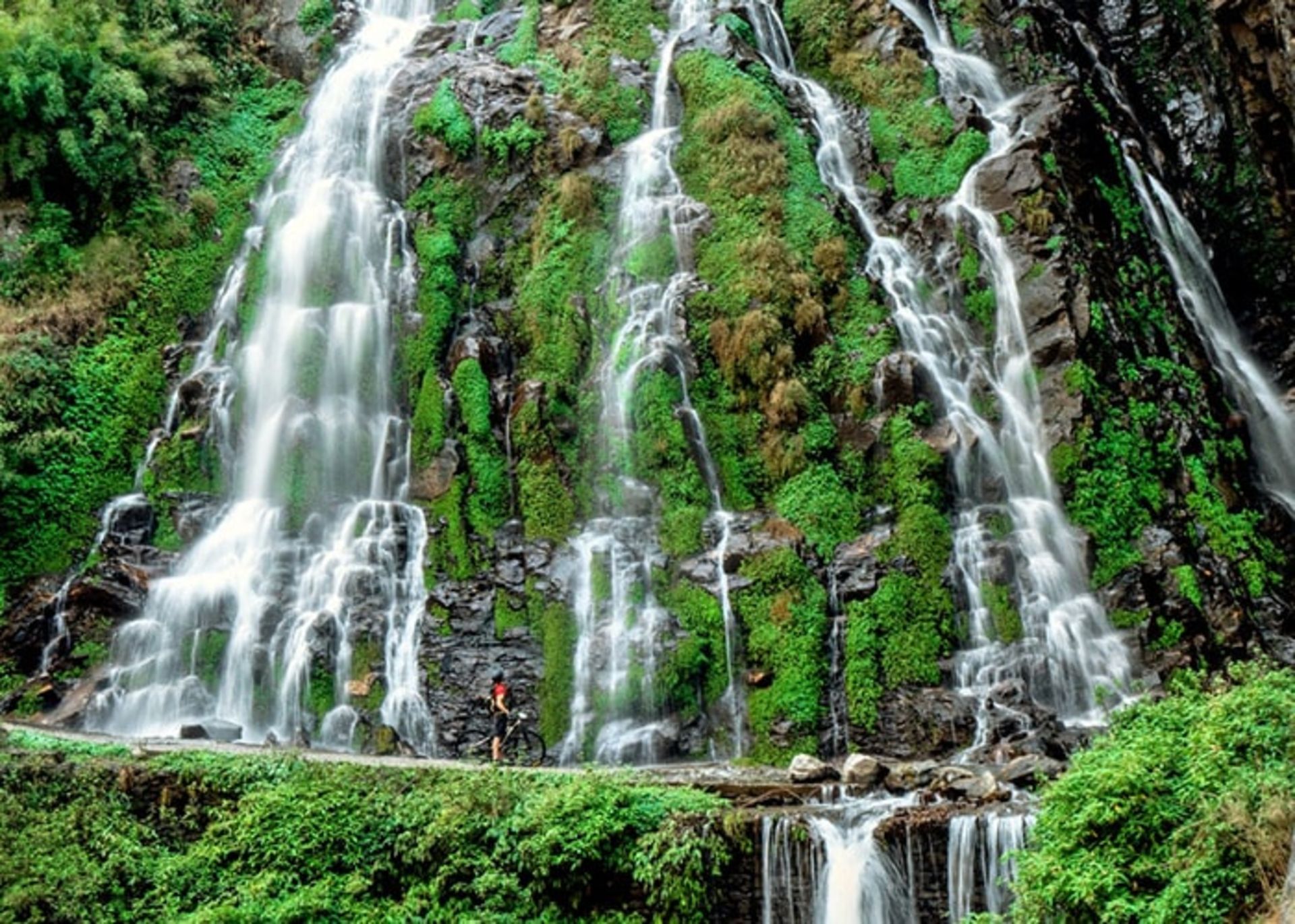 آبشار در تال نپال