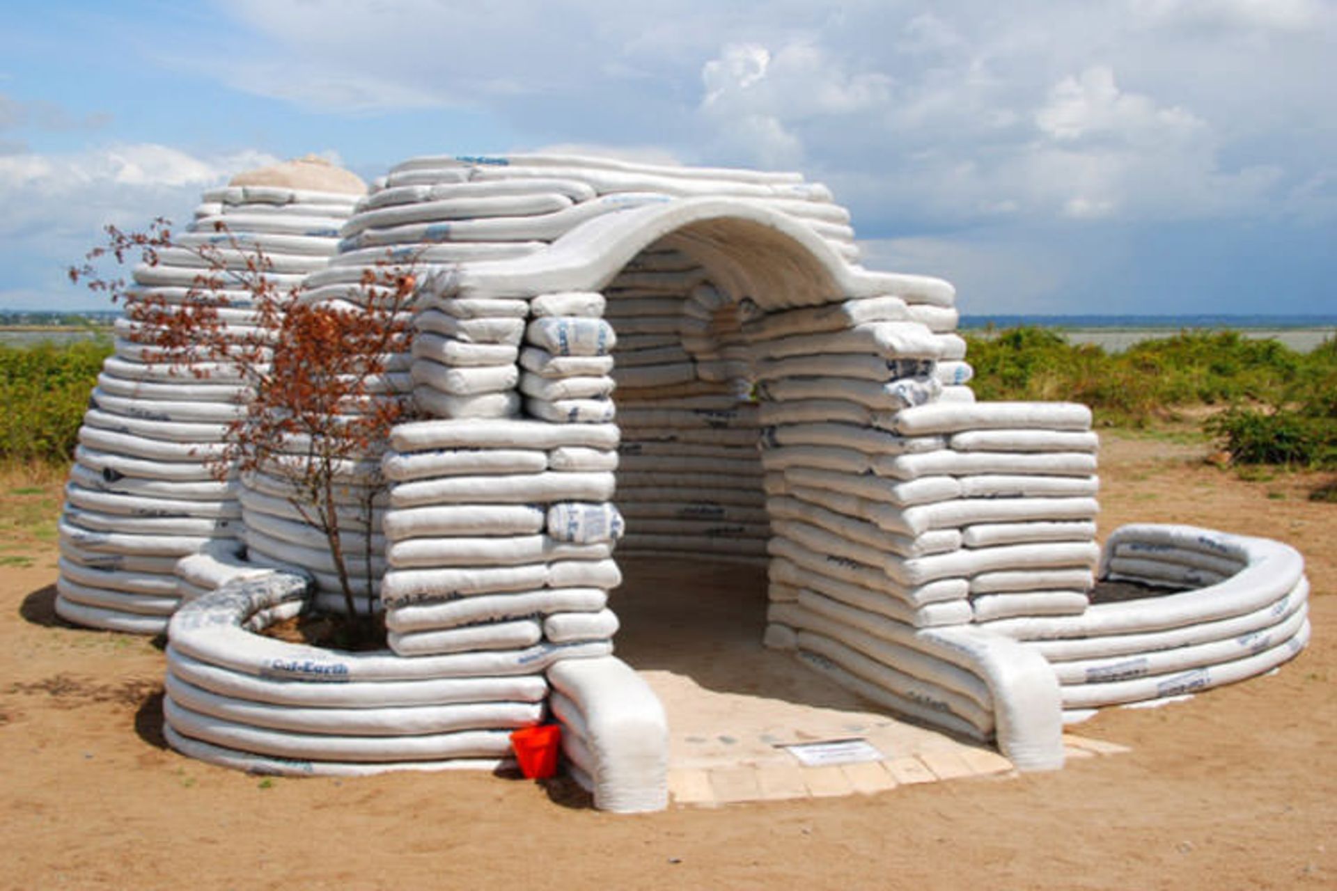 ابرخشت / superadobe