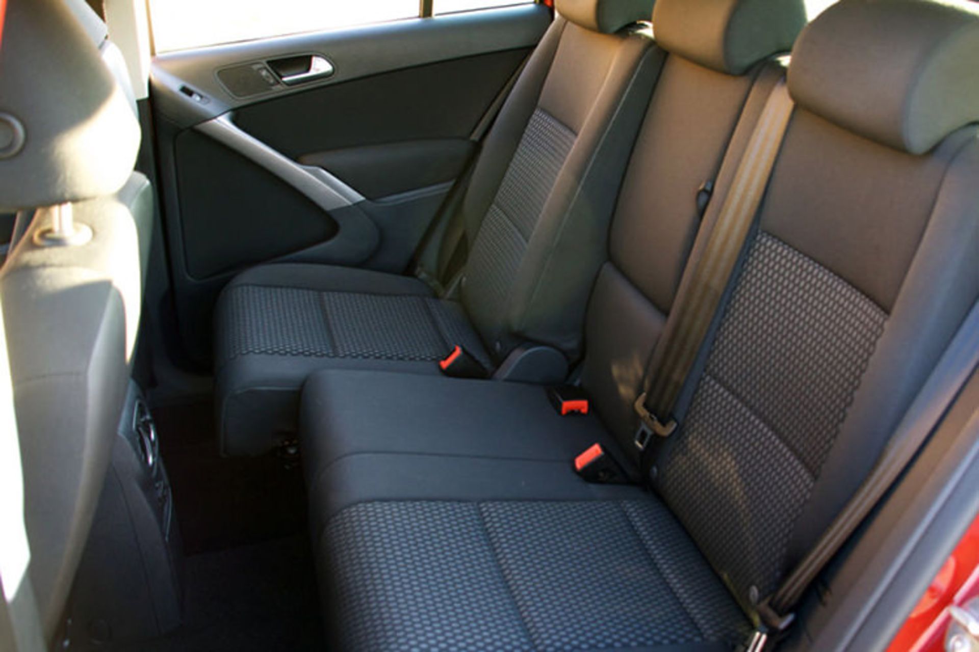 کمربند ایمنی صندلی عقب خودرو