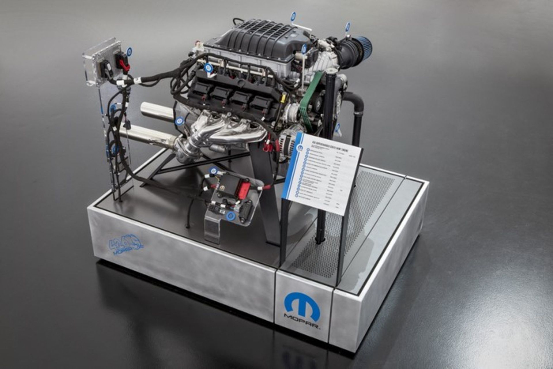 1968 Dodge Charge with hellephant engine
