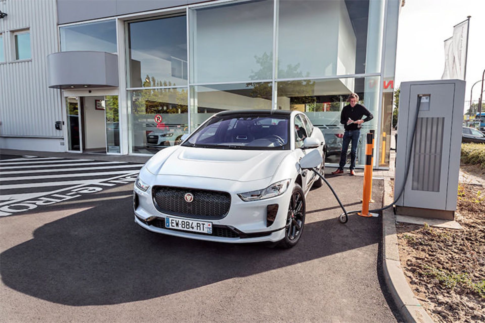 electric car battery charger / شارژر باتری خودروی الکتریکی