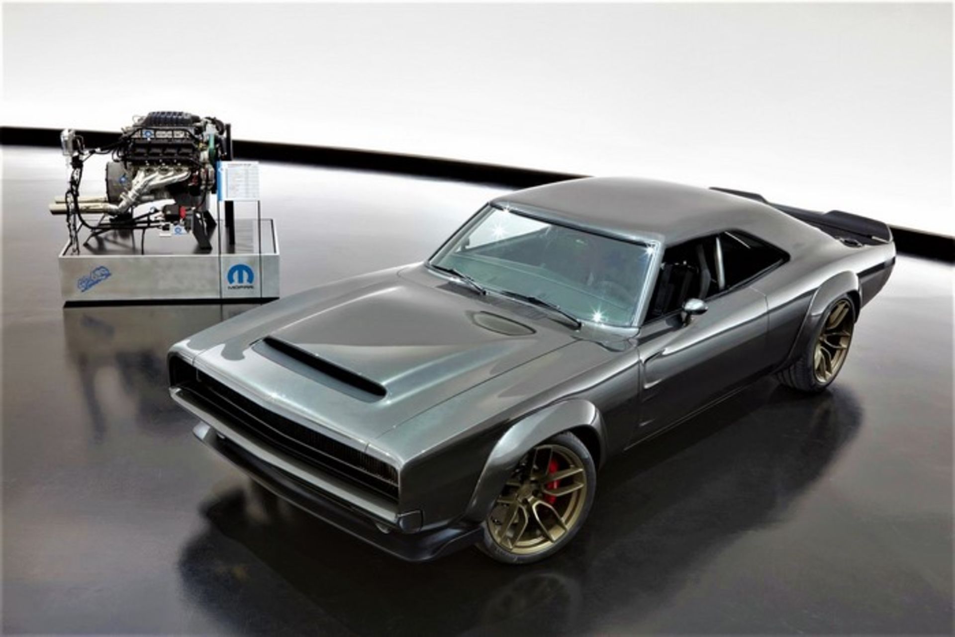 1968 Dodge Charge with hellephant engine
