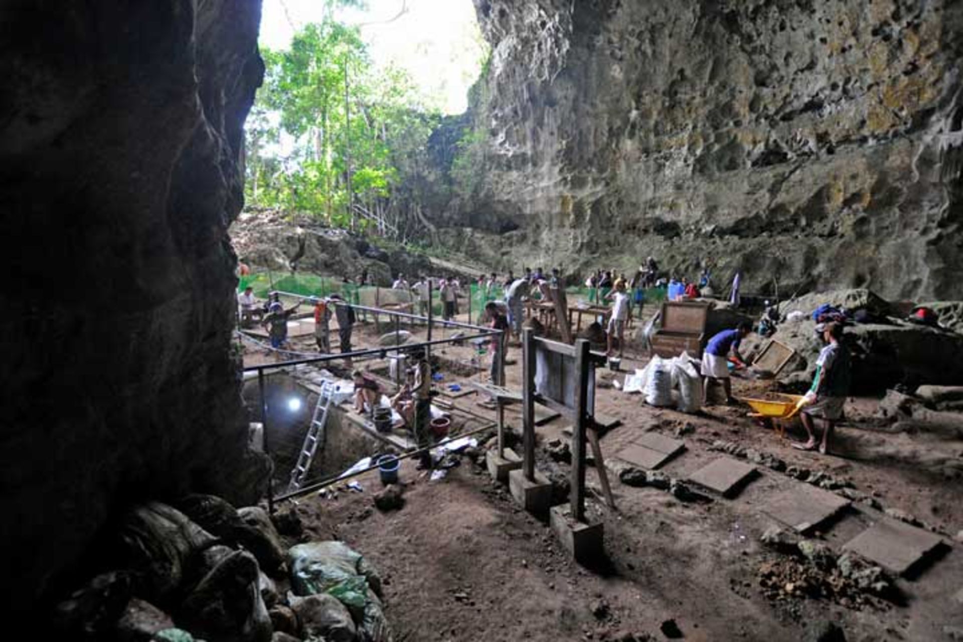 غار کالائو در جزیره لوزون
