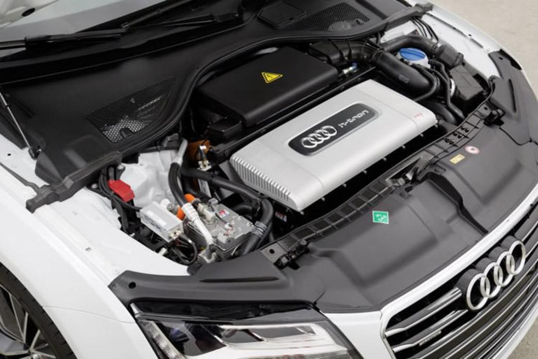 Audi E-tron / آئودی ای-ترون