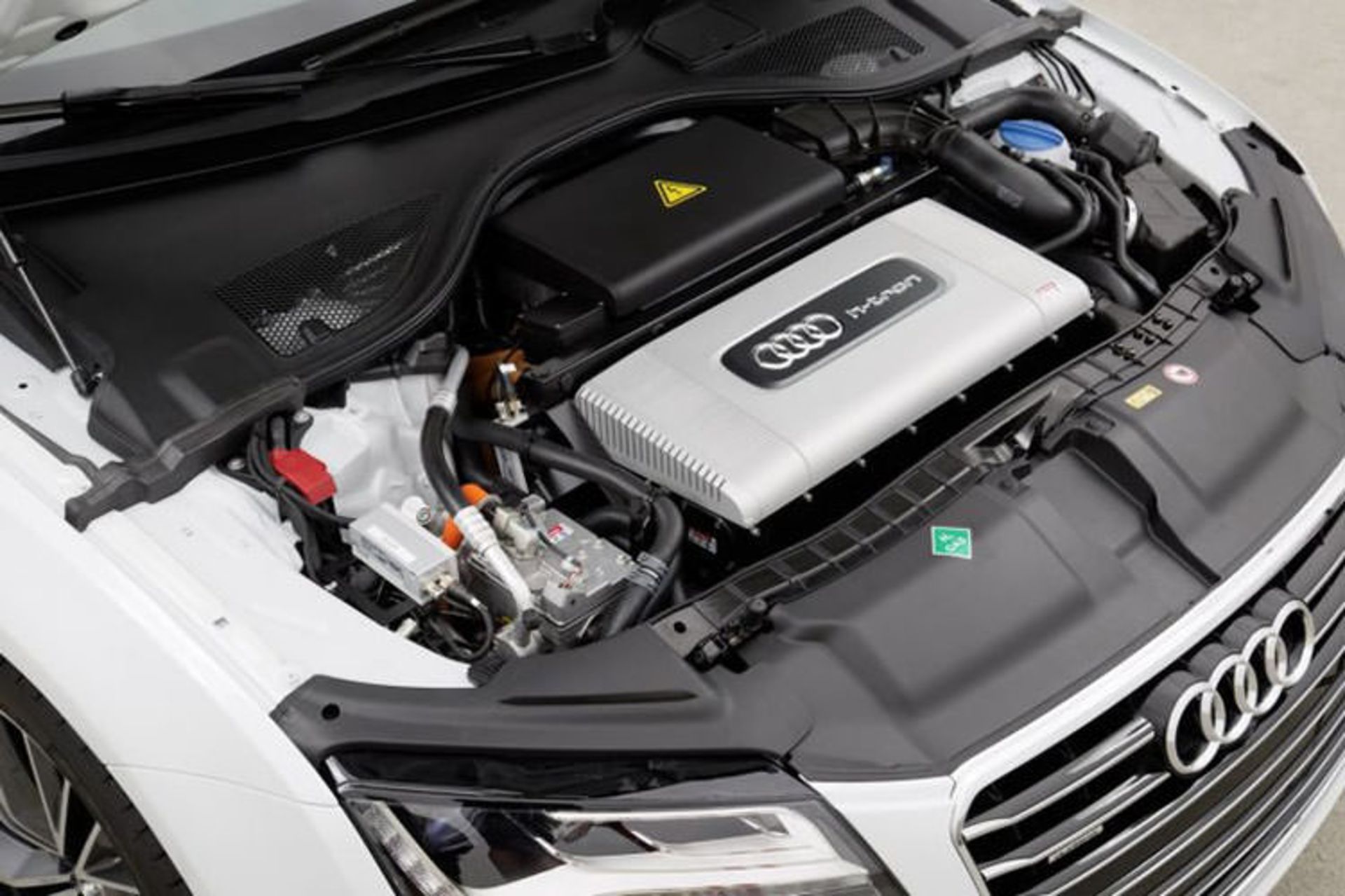 Audi E-tron / آئودی ای-ترون