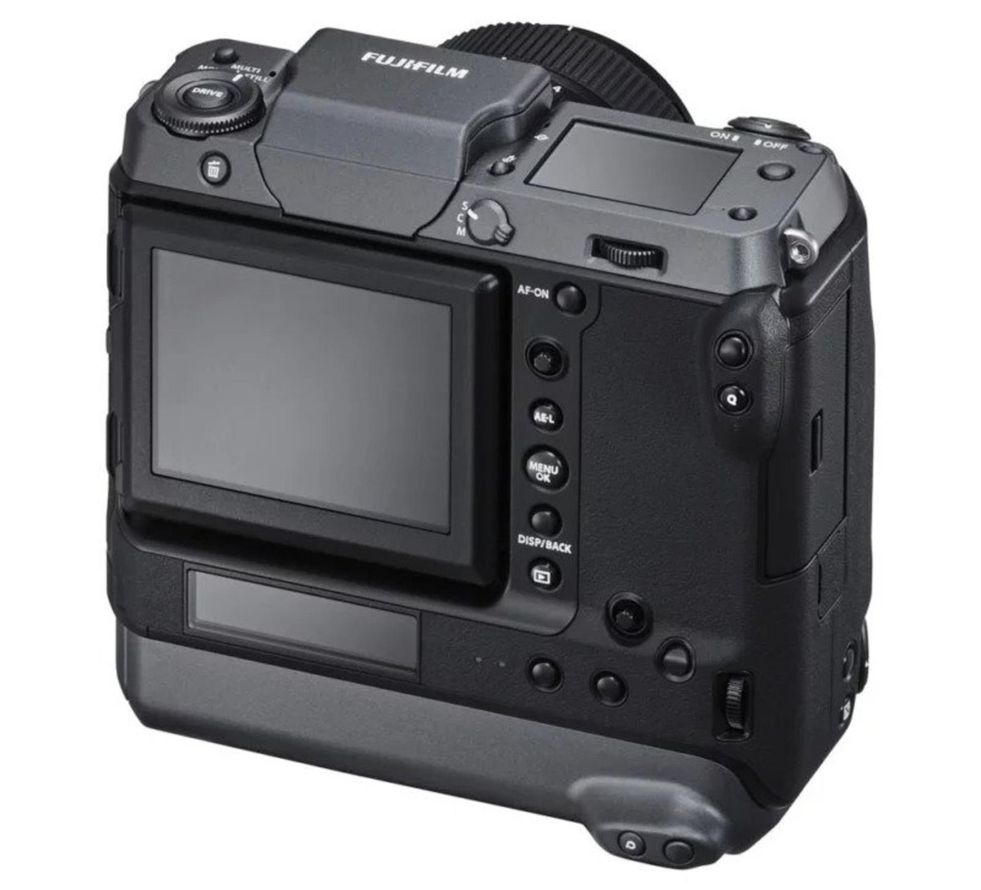 دوربین GFX100‌ فوجی فیلم