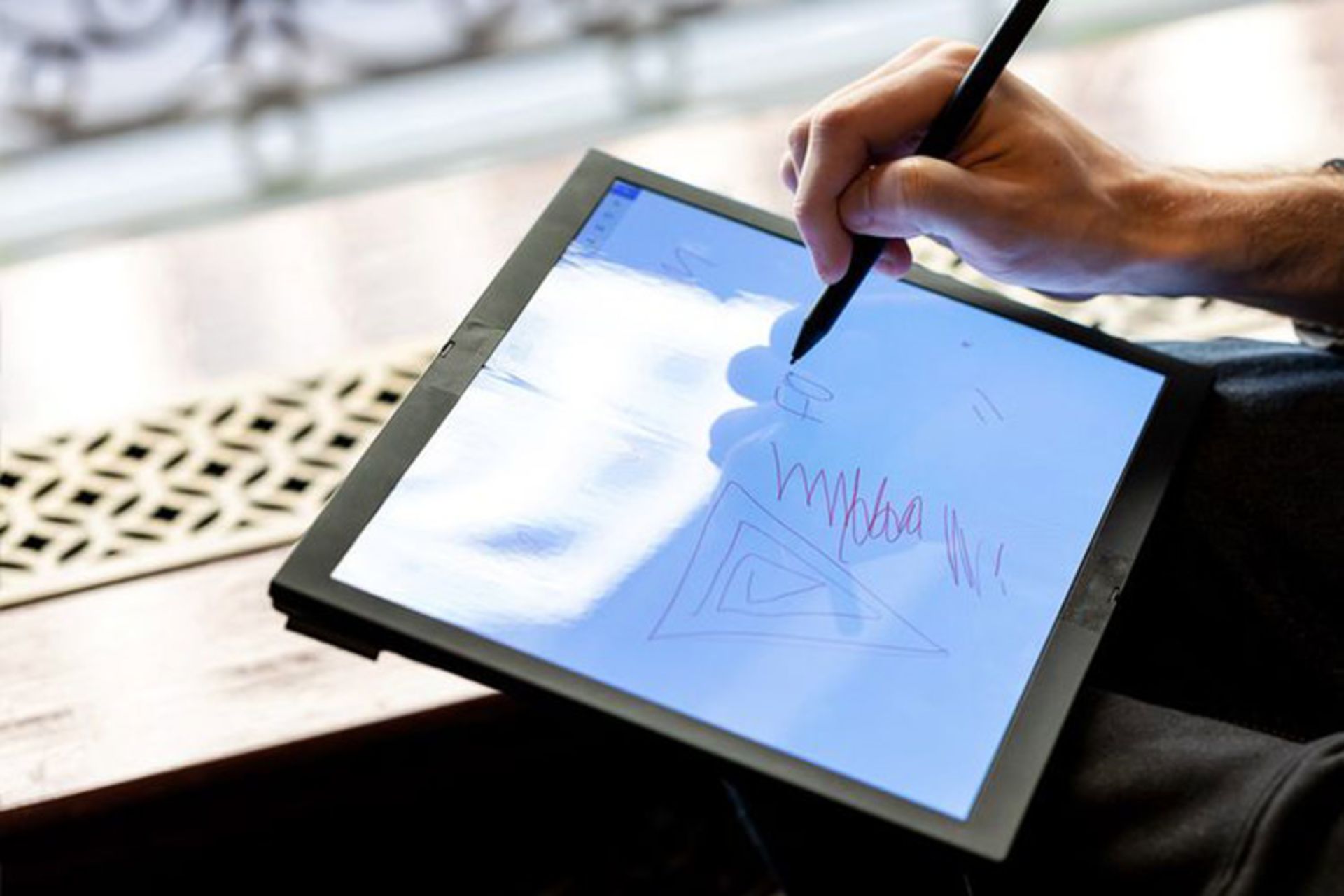 پی‌سی تاشدنی ThinkPad X1