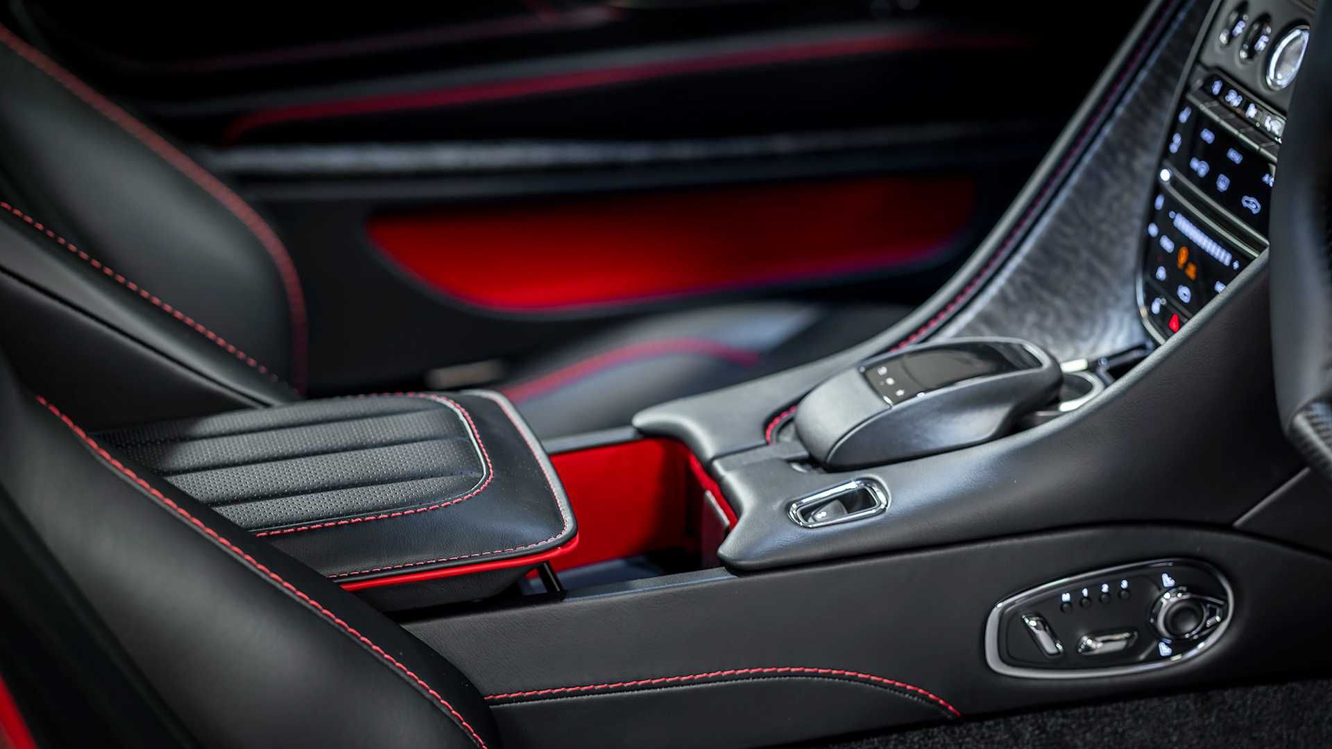 Aston Martin DBS Superleggera OHMSS Edition