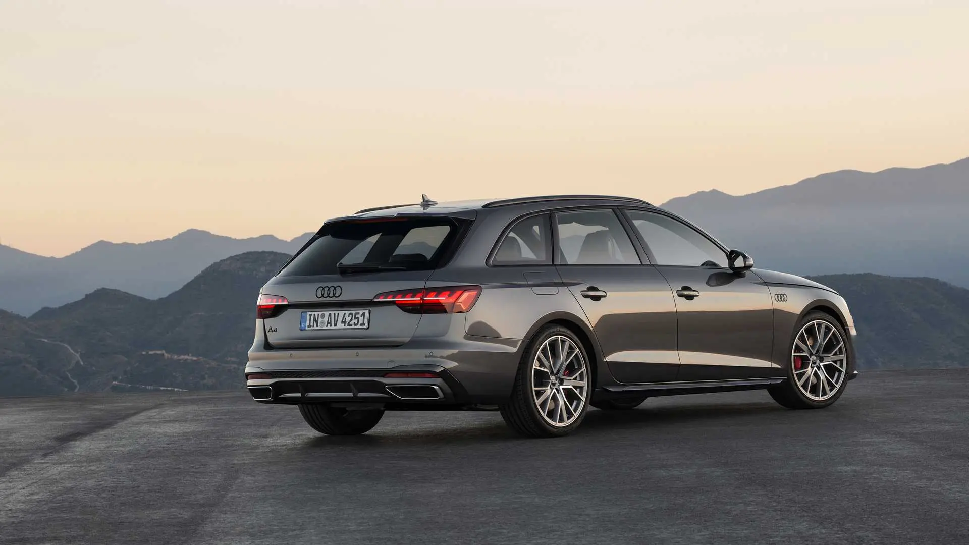 2020 Audi A4 / آئودی