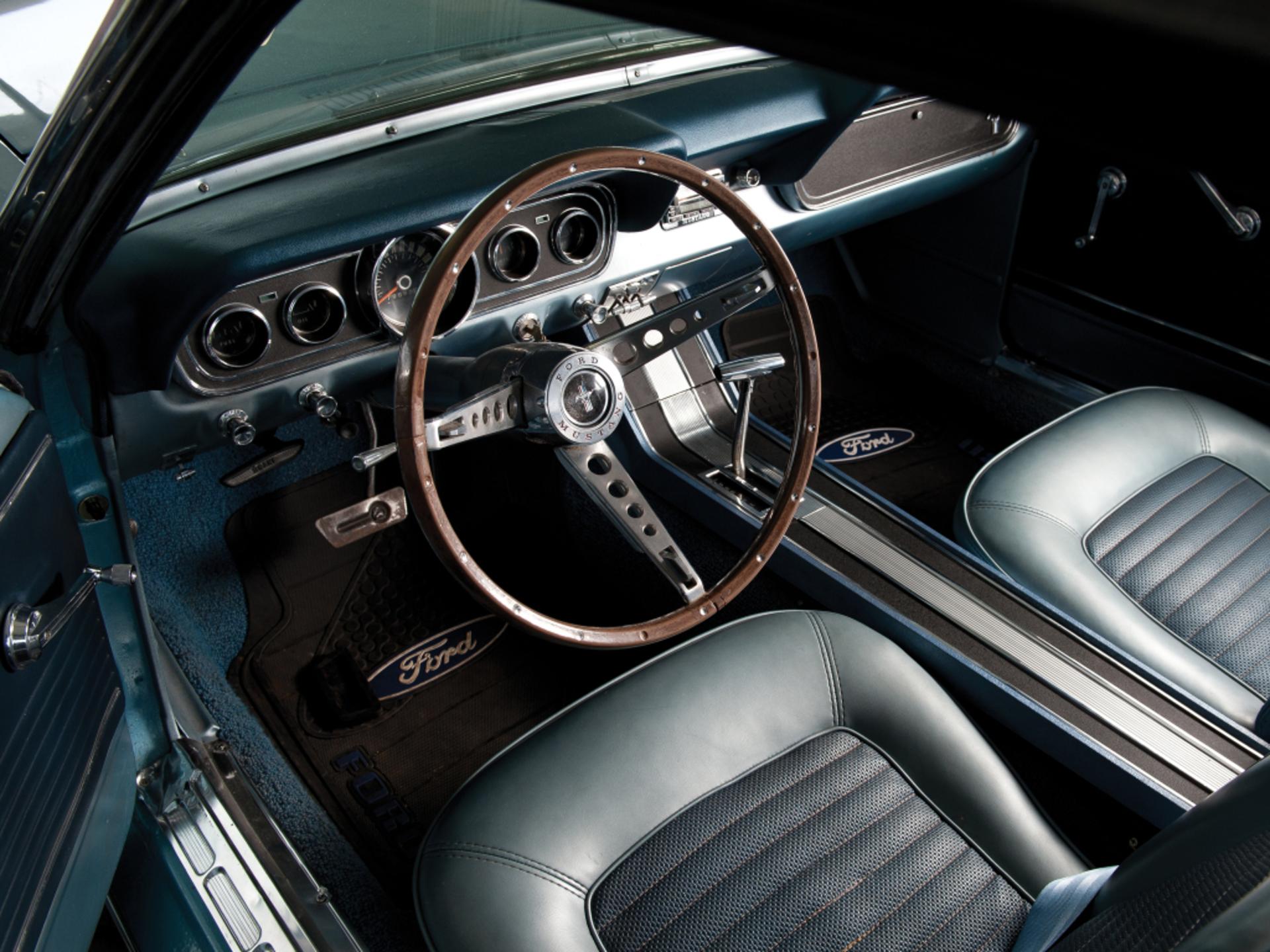 Ford Mustang fastback 