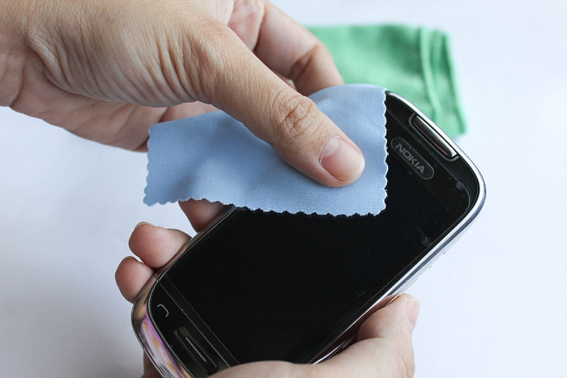 تمیز کردن صفحه نمایش گوشی