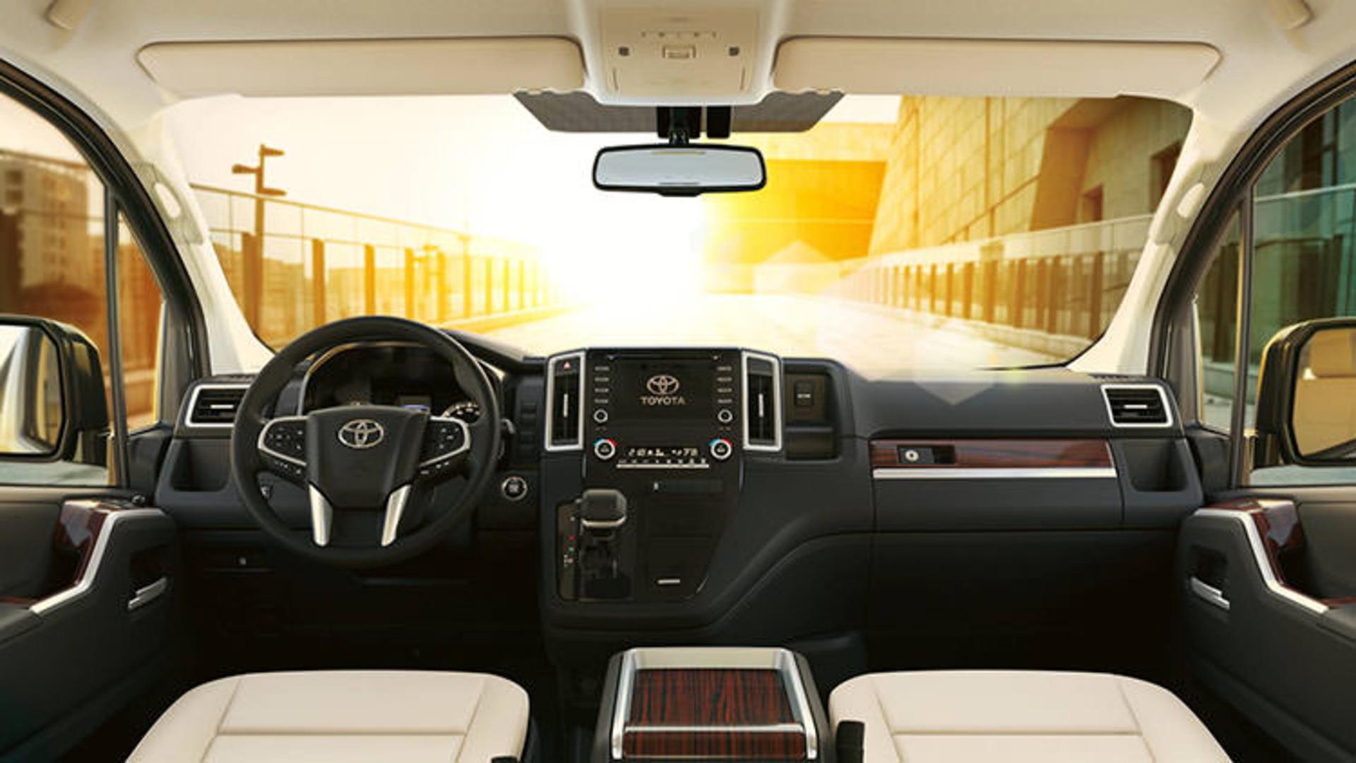 Toyota Granvia Luxury Minivan / مینی ون لوکس تویوتا گرنویا