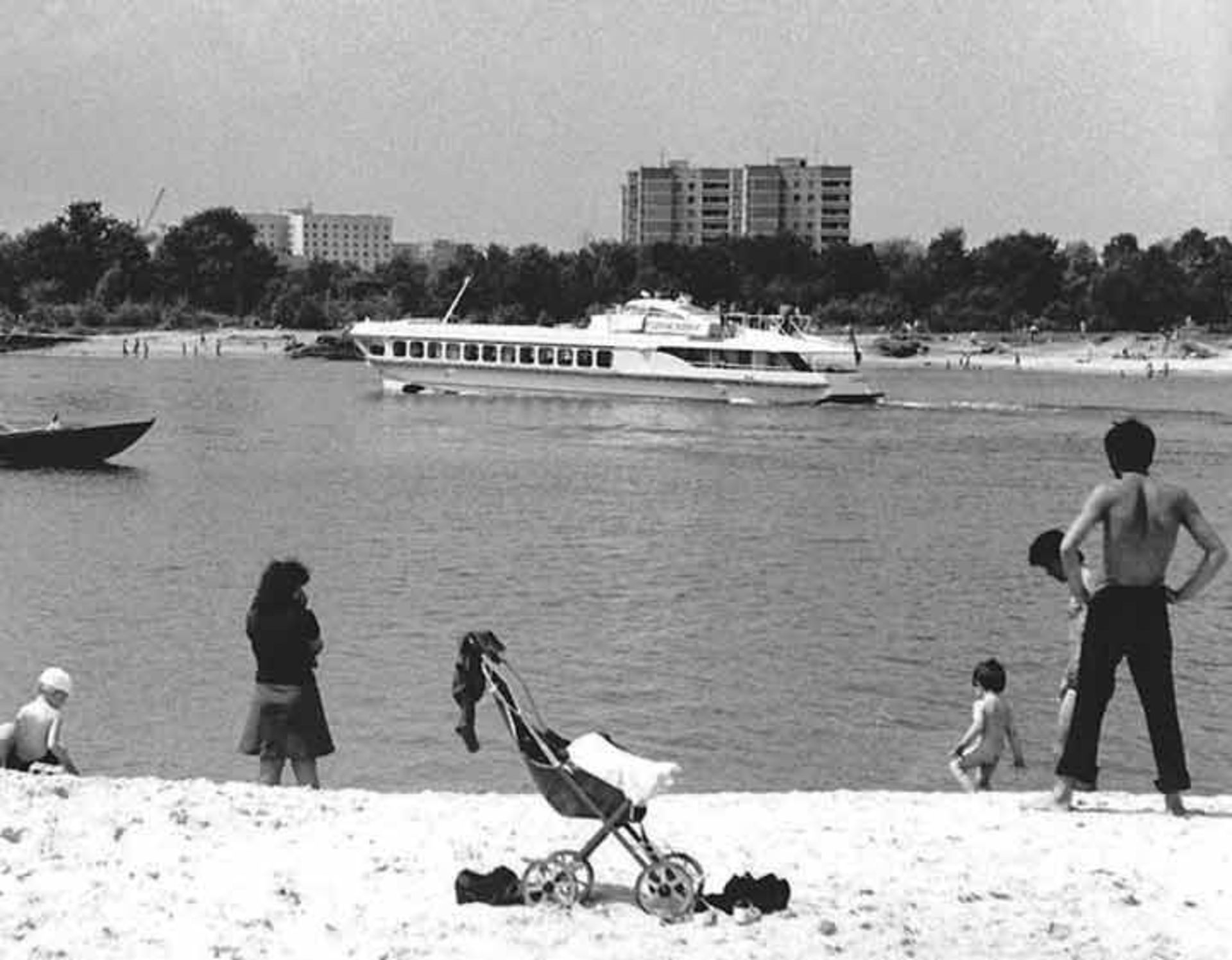 پریپیات در احاطه جنگل و سواحل شنی بود