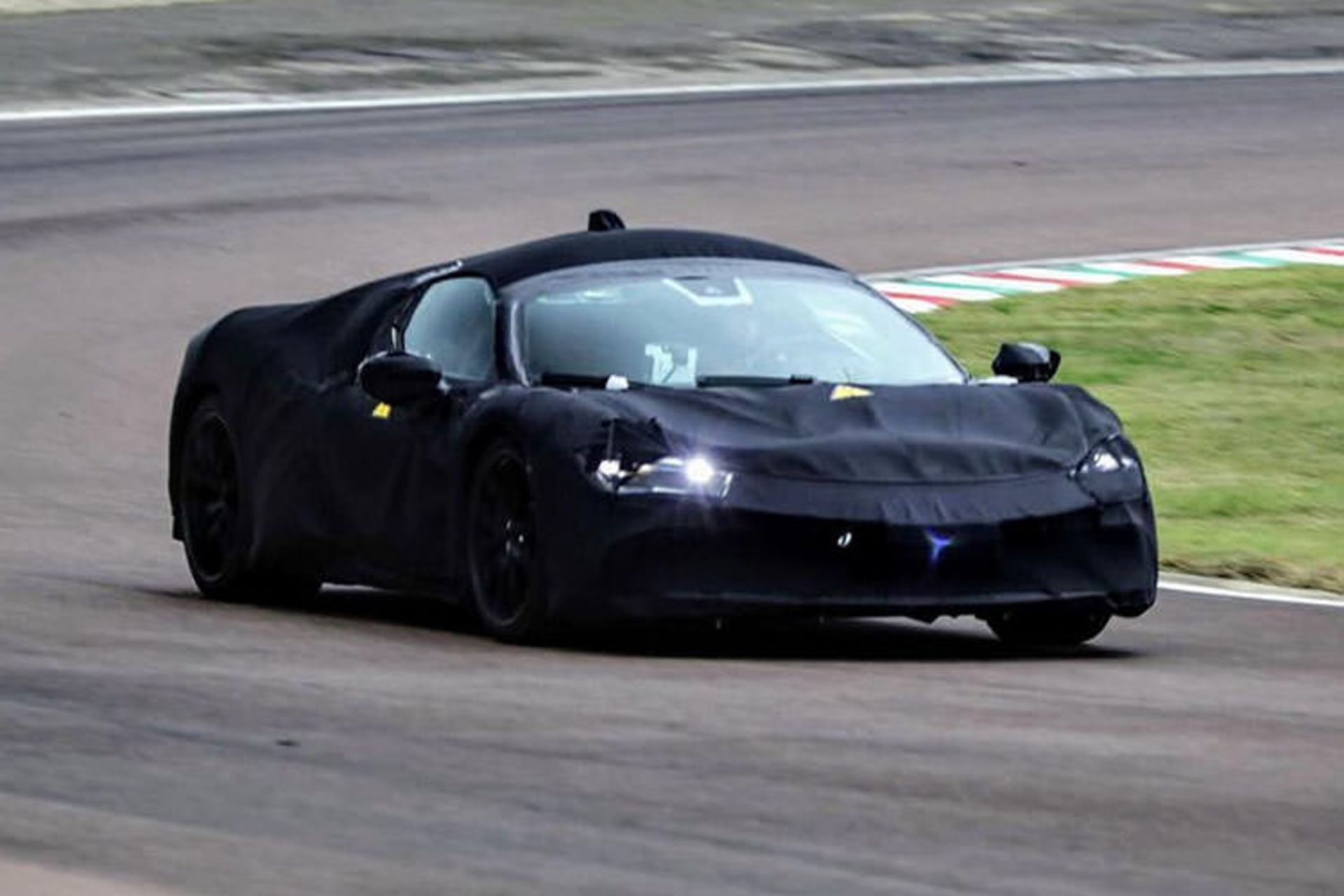 Ferrari / سوپراسپرت هیبریدی فراری
