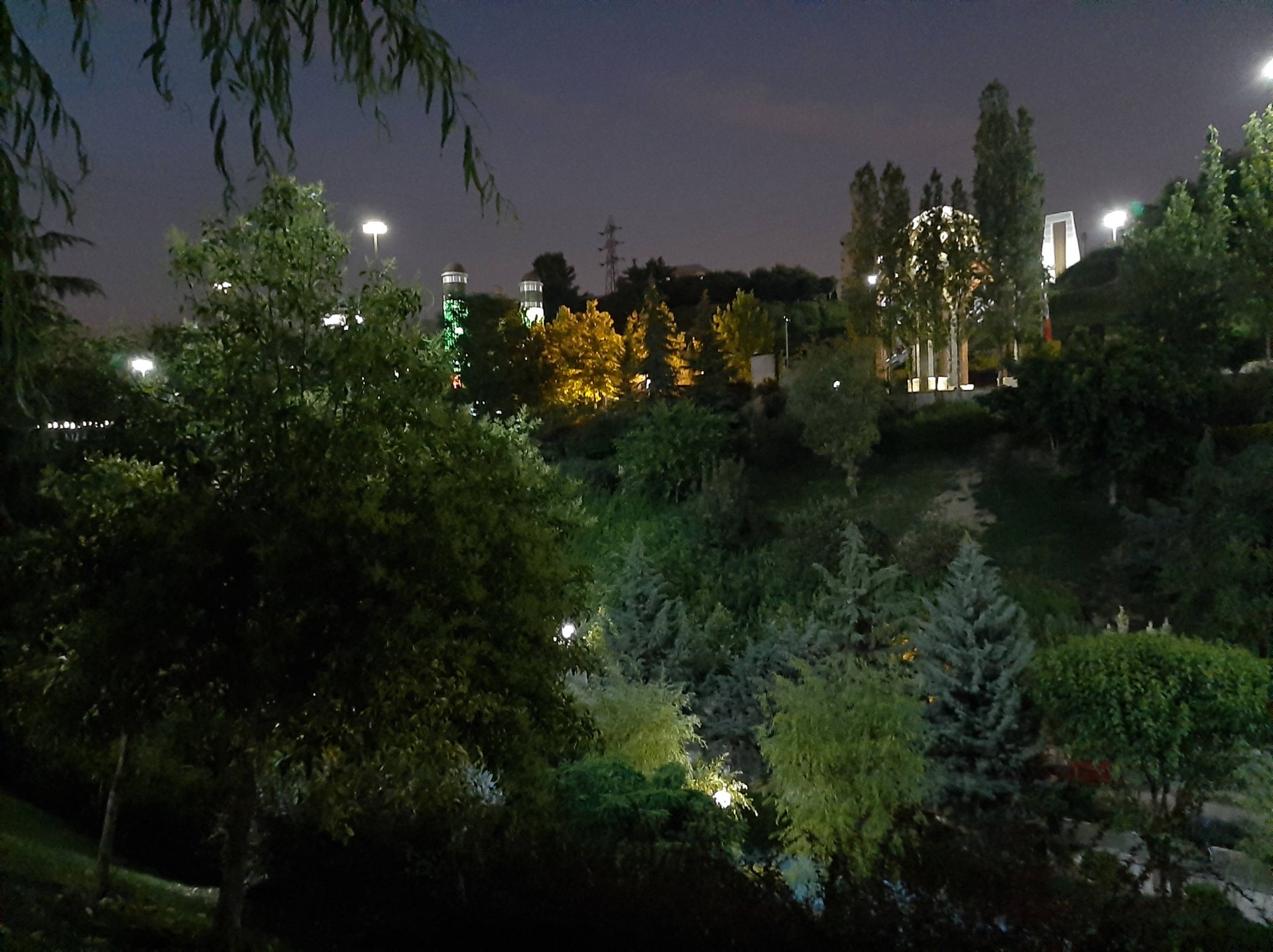 عکس گرفته شده با دوربین اصلی در شب