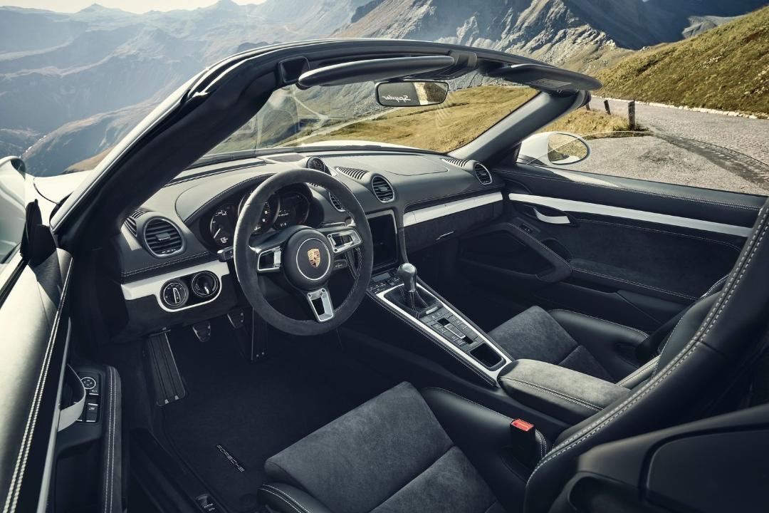 Porsche 718 Cayman GT4