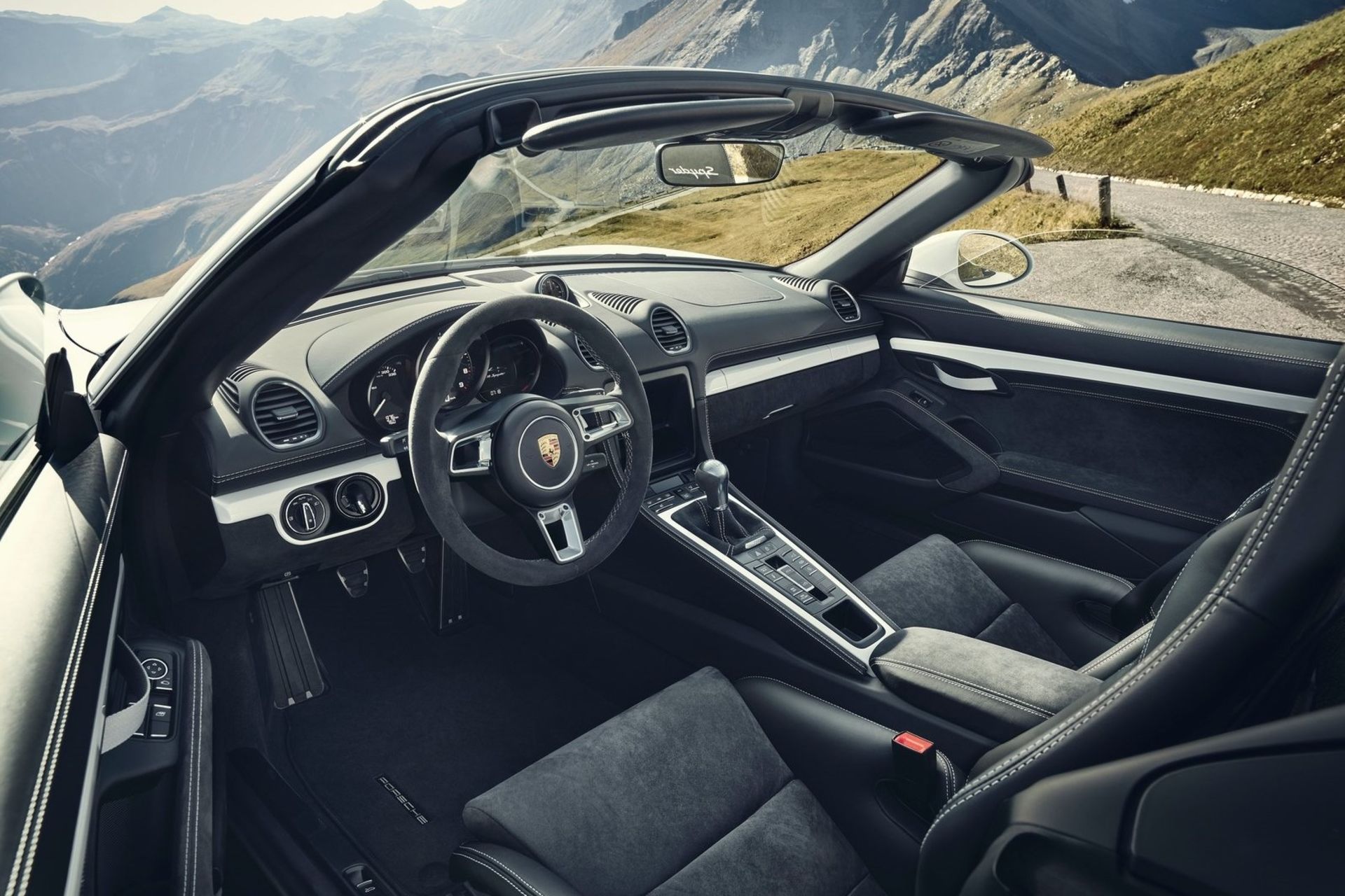Porsche 718 Cayman GT4