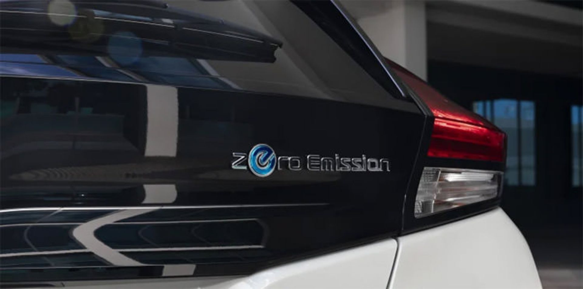  Nissan Leaf electric car / خودروی الکتریکی نیسان لیف