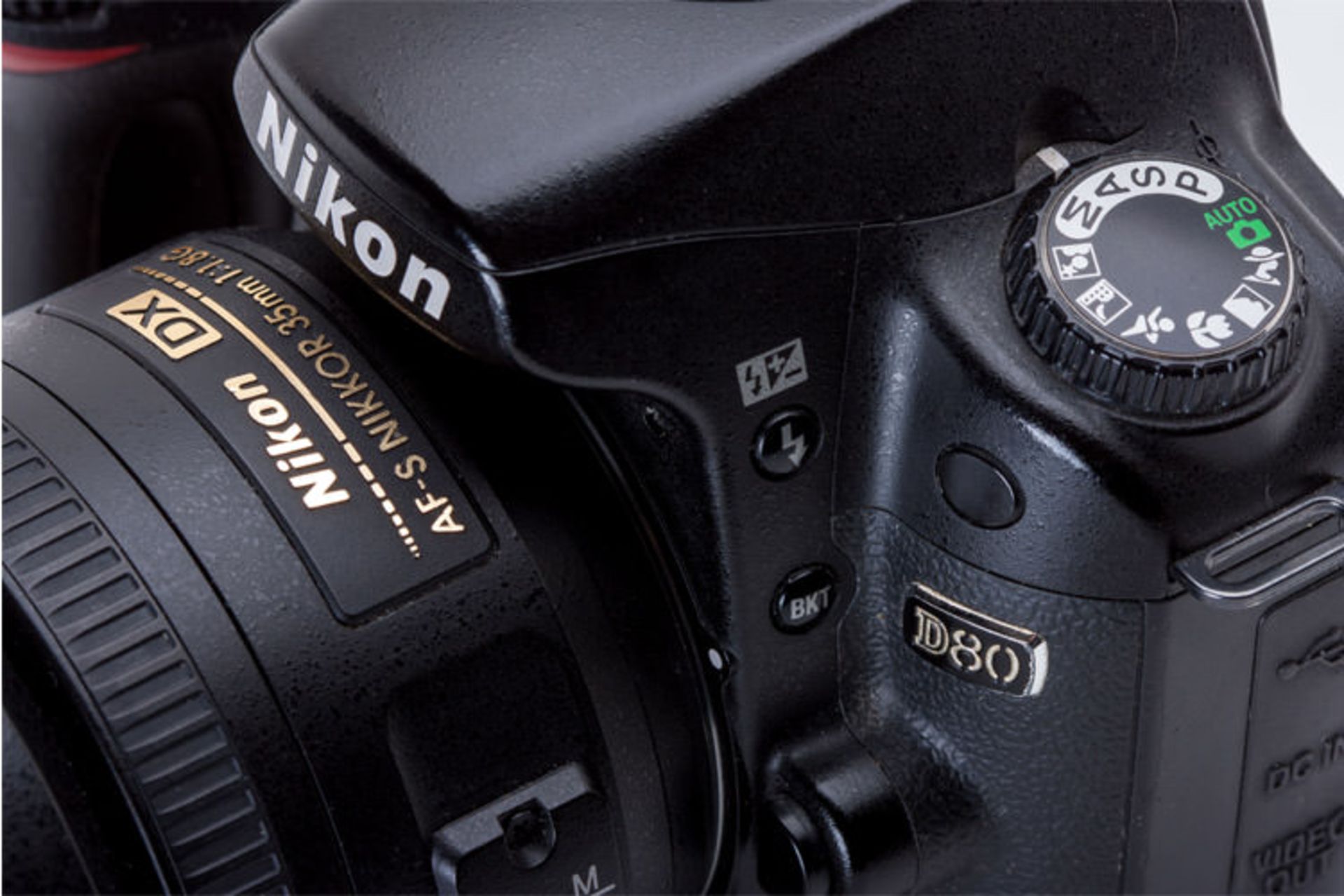 دوربین نیکون و لنز نیکون