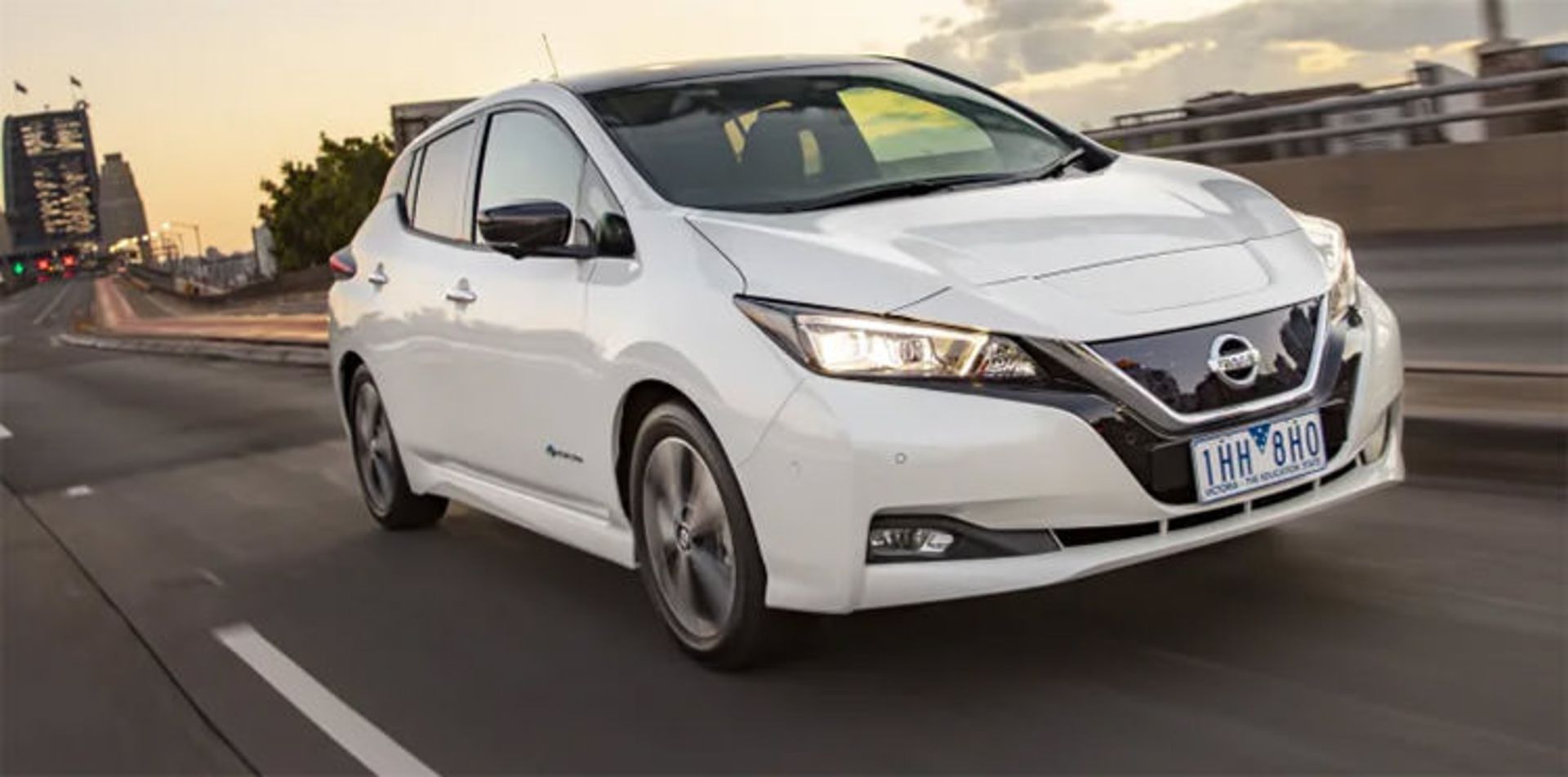  Nissan Leaf electric car / خودروی الکتریکی نیسان لیف
