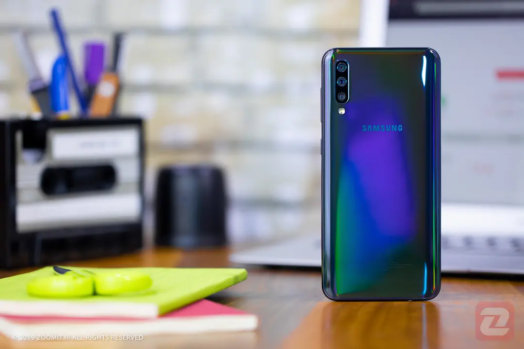 نمای پشت گوشی سامسونگ گلکسی ای 50 / Samsung Galaxy A50