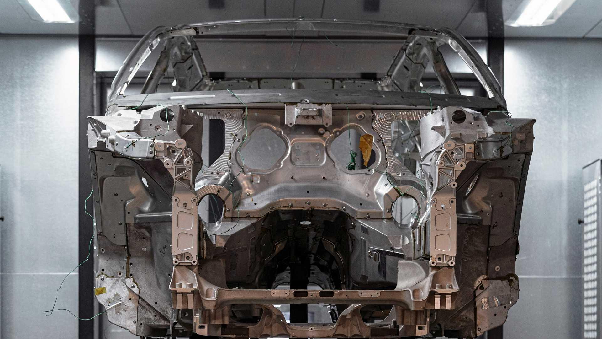 Aston Martin DBX SUV / شاسی بلند استون مارتین