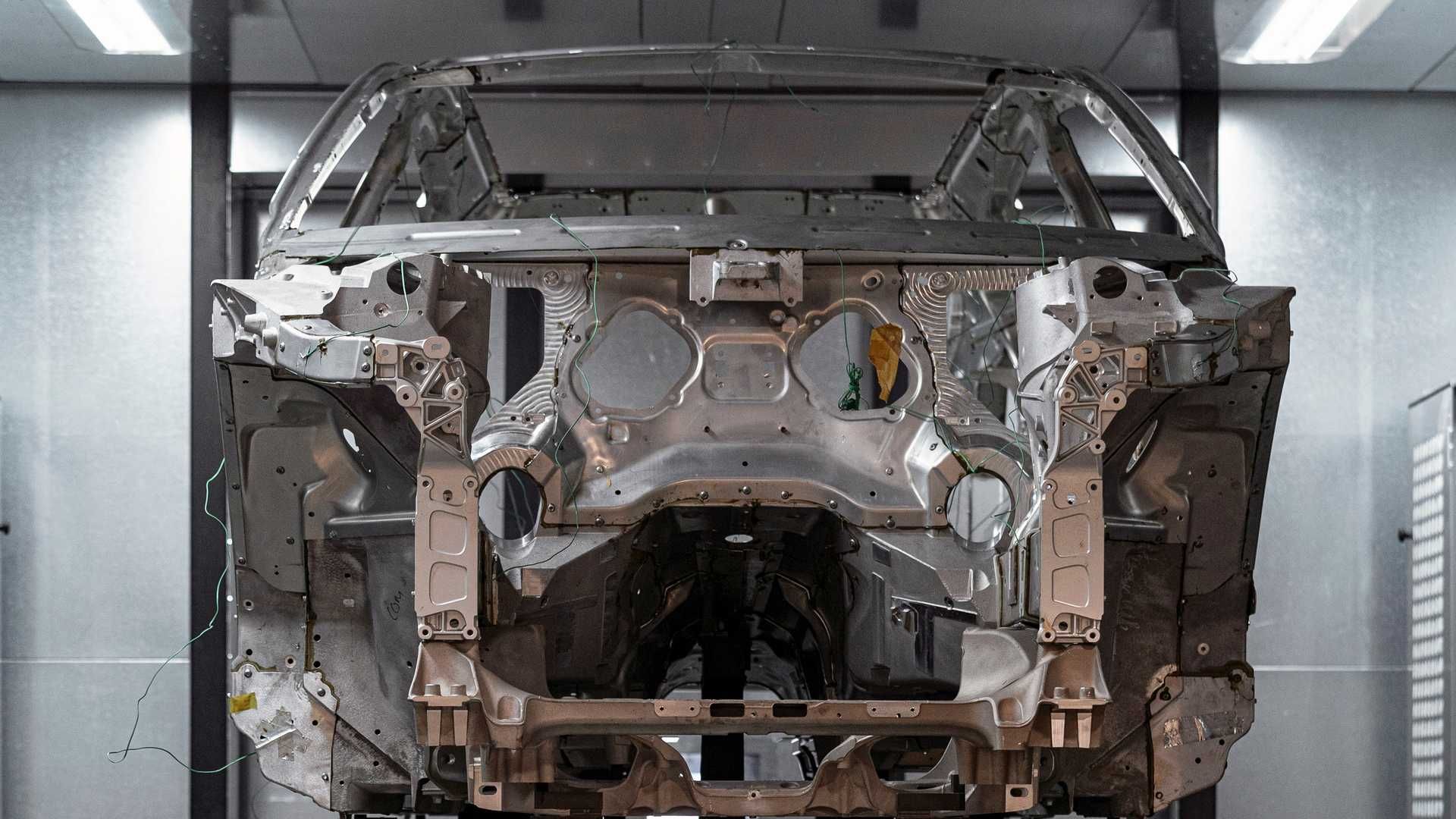 Aston Martin DBX SUV / شاسی بلند استون مارتین