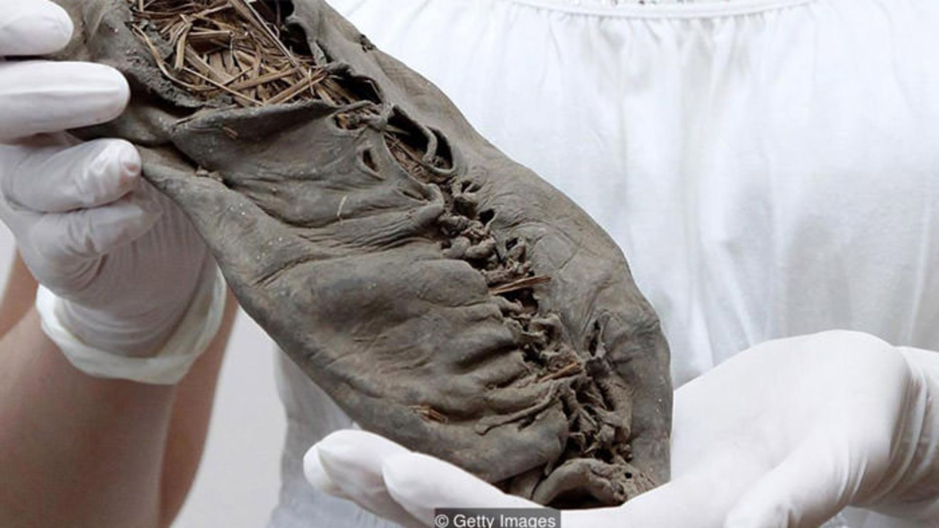 کفش ارمنی قدیمی