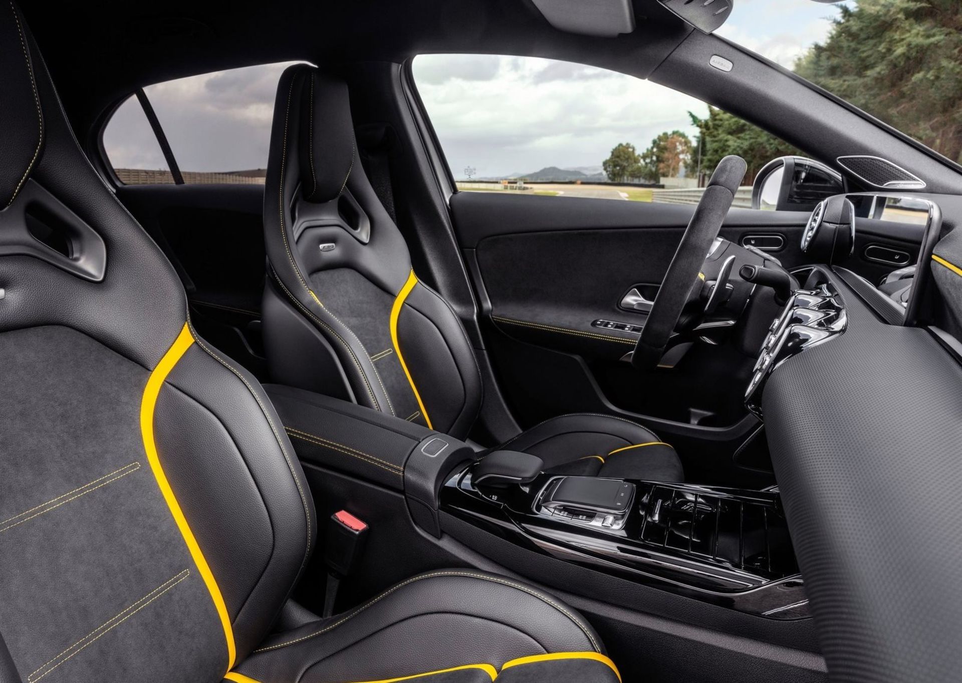 Mercedes-Benz CLA 45 S AMG