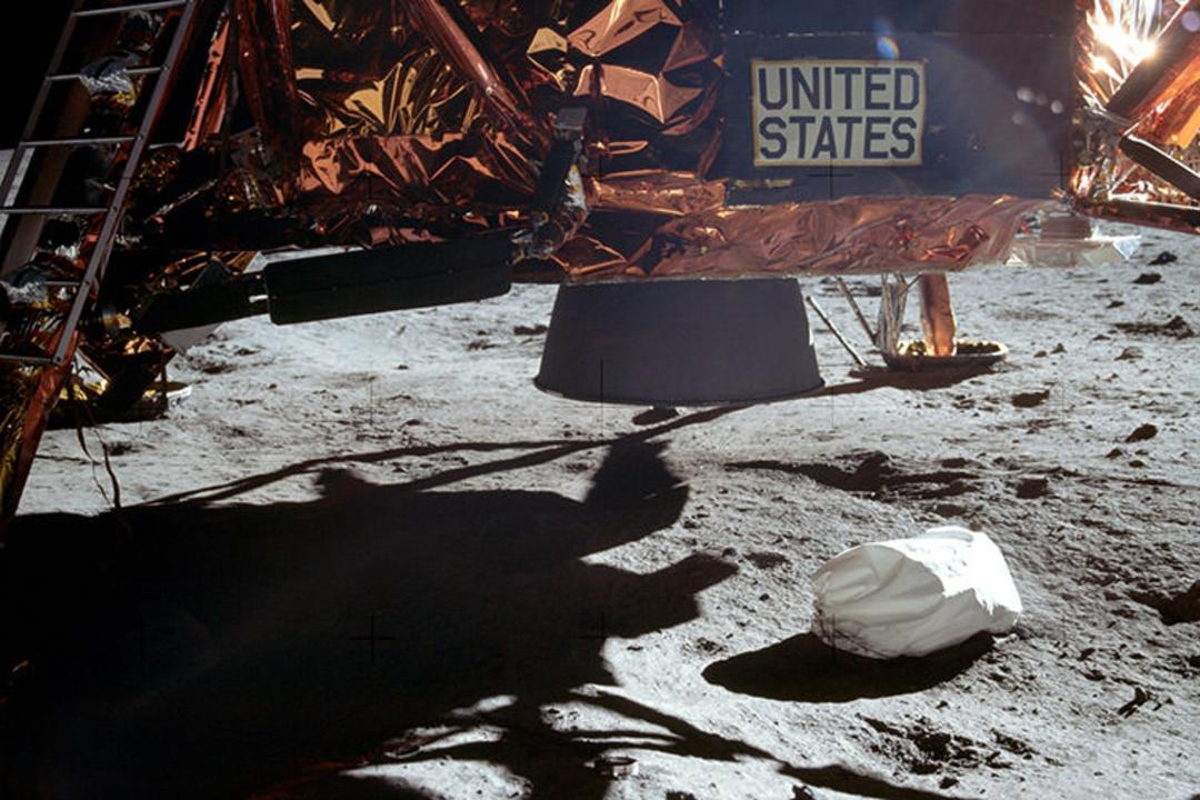 فرود روی ماه / Moon Landings