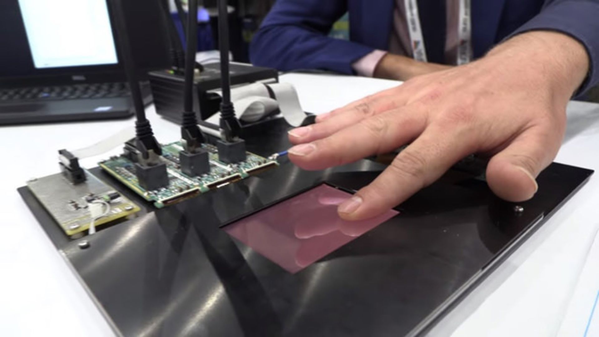 حسگر اثر انگشت زیر نمایشگر هولست سنتر