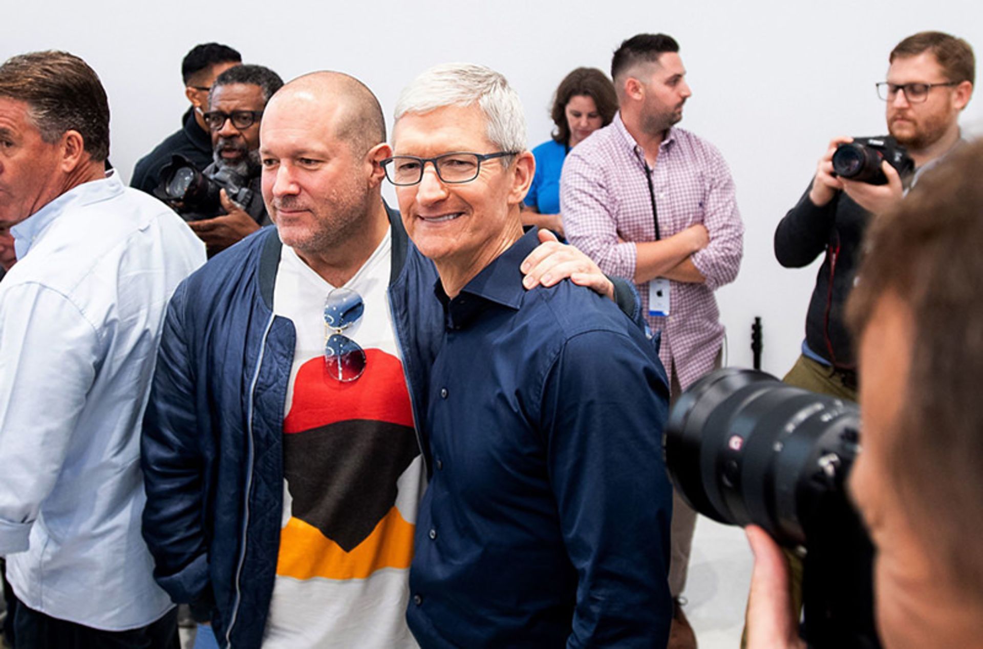 جانی آیو و تیم کوک / jony ive & tim cook