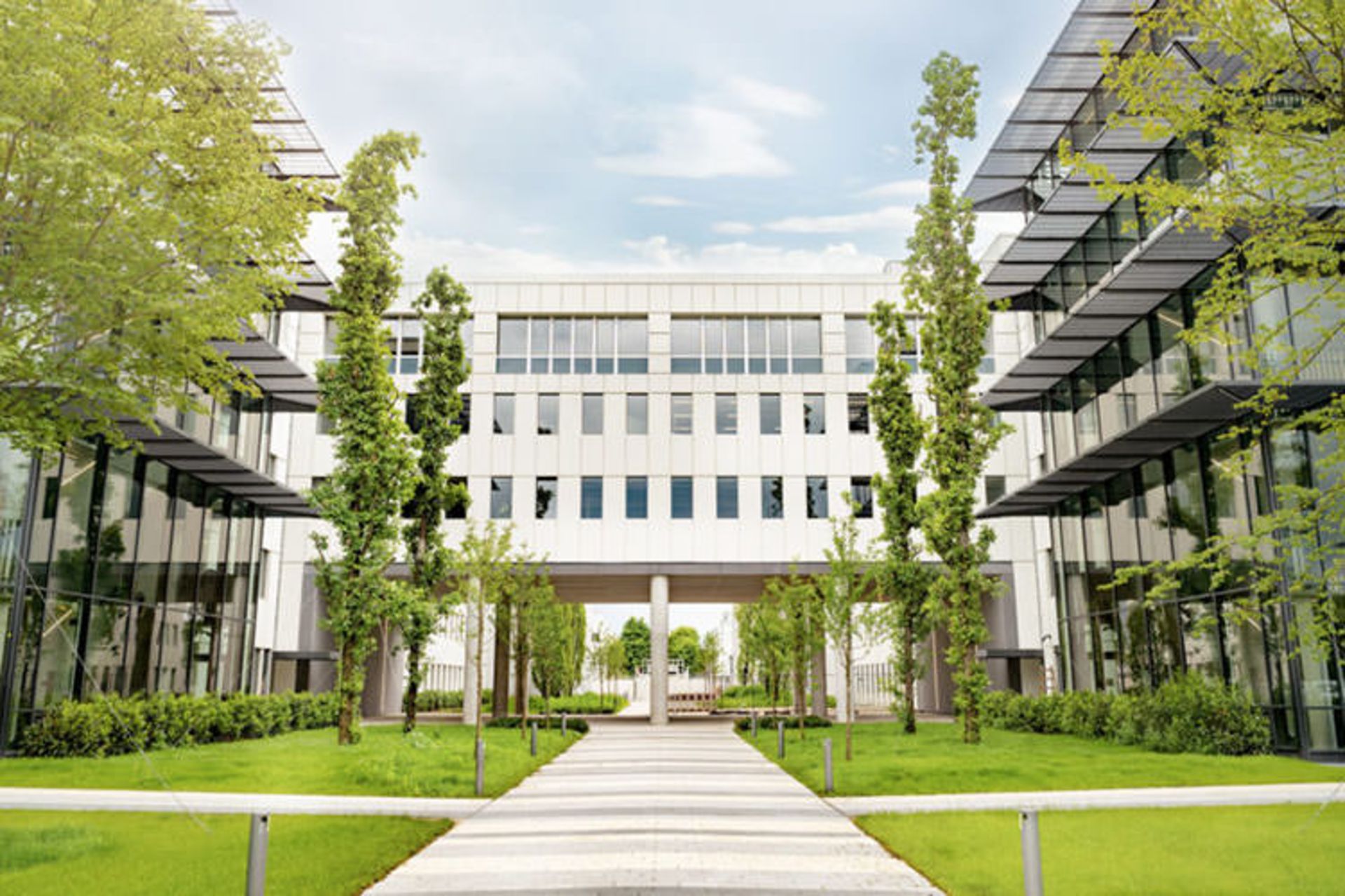 مرکز خودران بی ام و / bmw