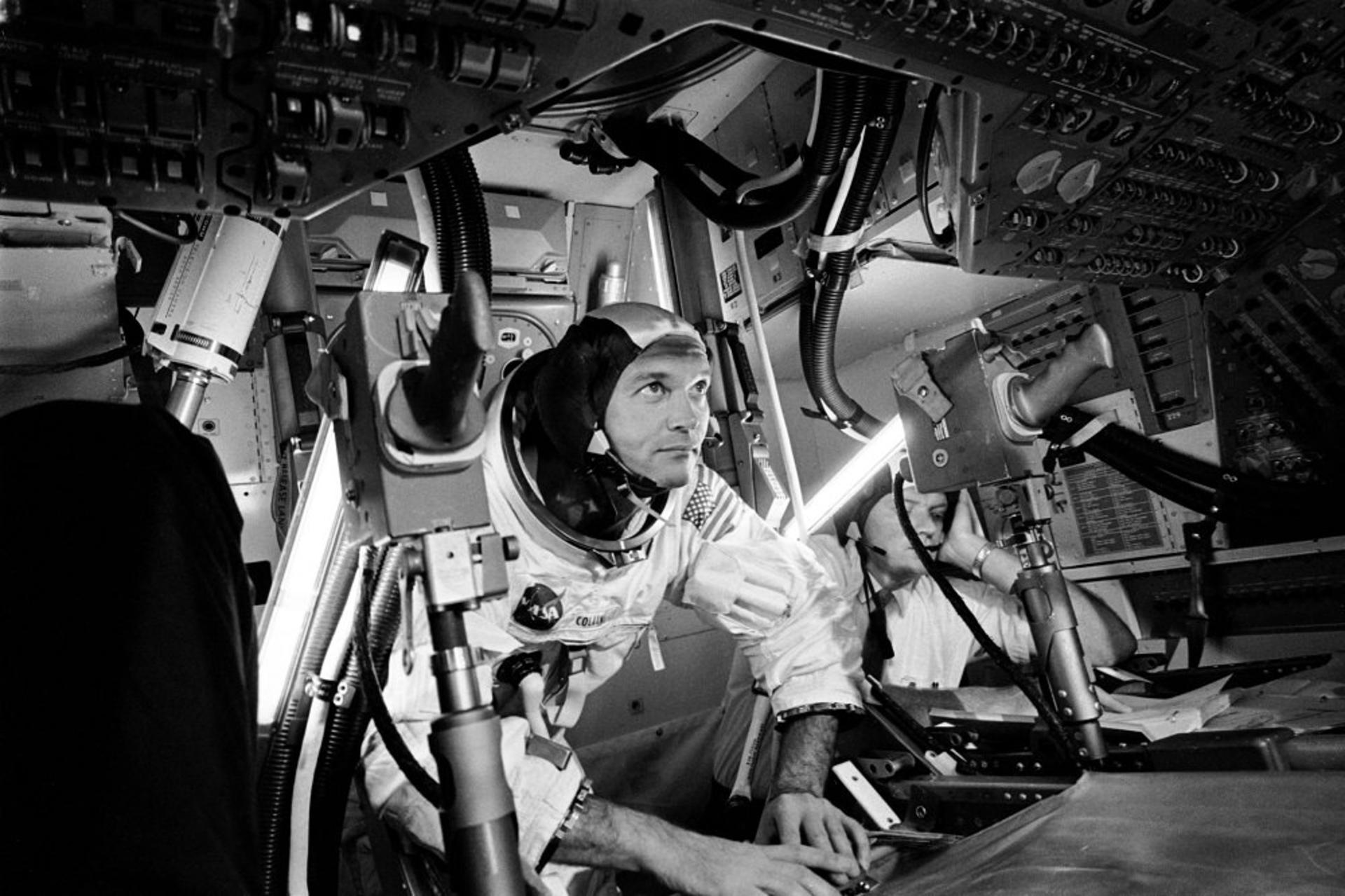 Michael Collins / مایکل کالینز