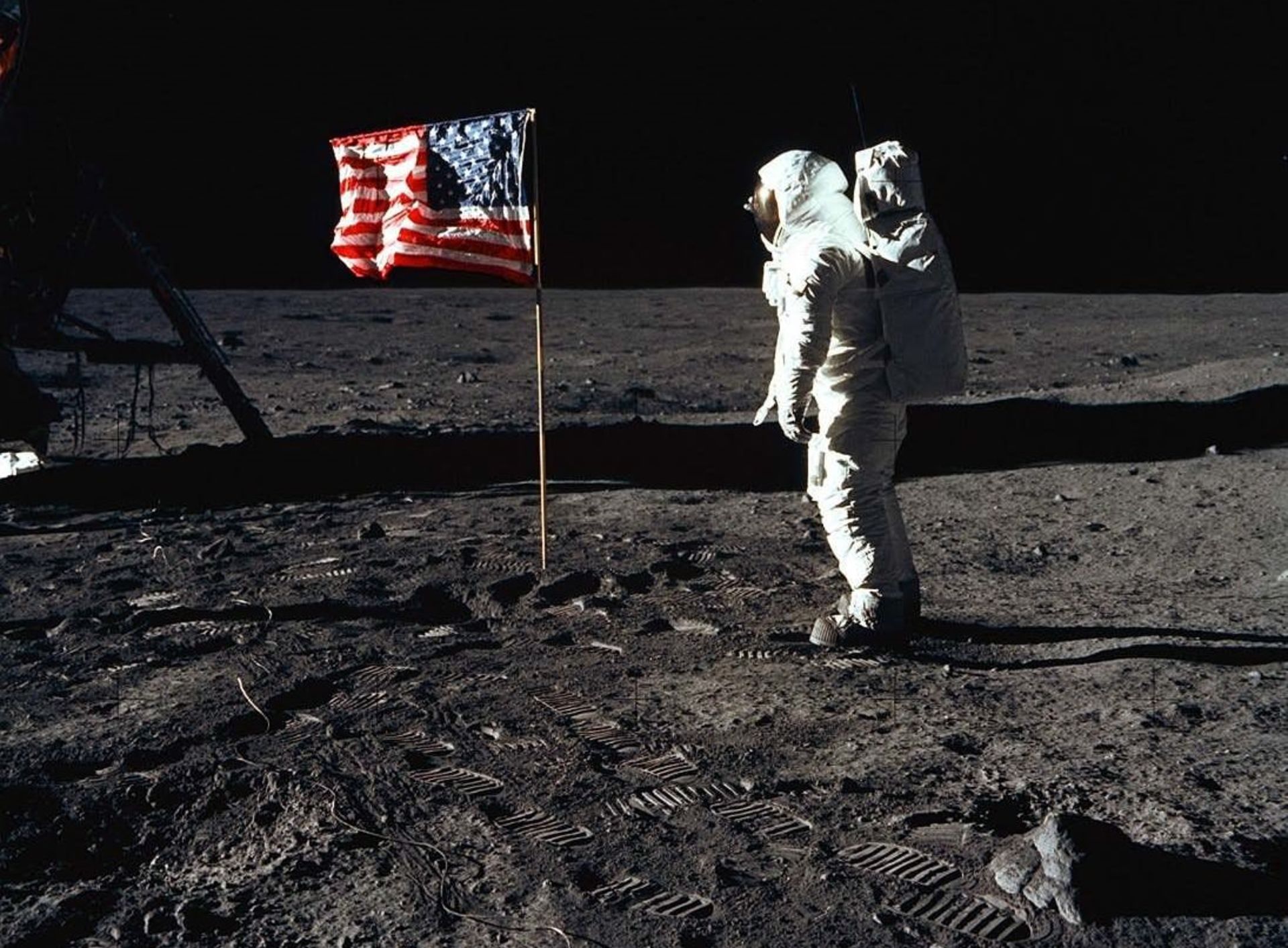 مرجع متخصصين ايران Apollo 11 / آپولو 11