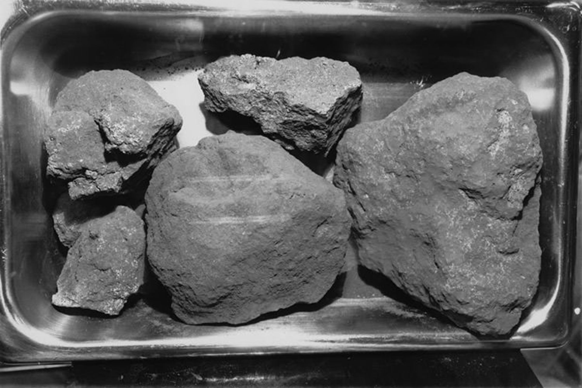 مرجع متخصصين ايران سنگ‌هاي ماه / Lunar Rocks