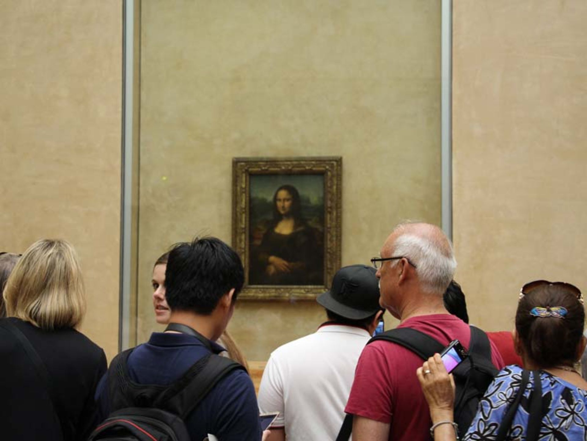 منا لیزا لبخند