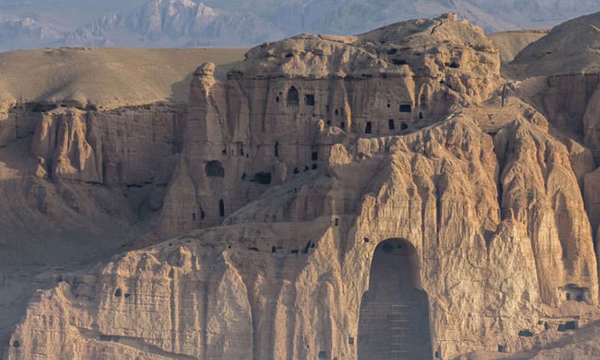 تندیس‌های بودا در بامیان افغانستان