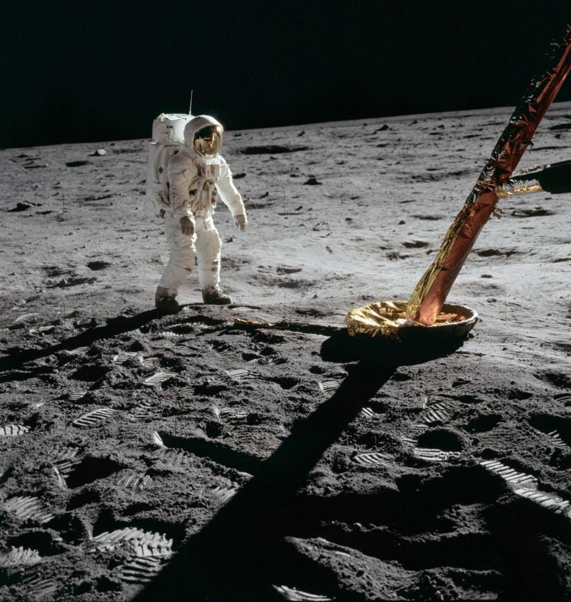 Apollo 11 / آپولو 11
