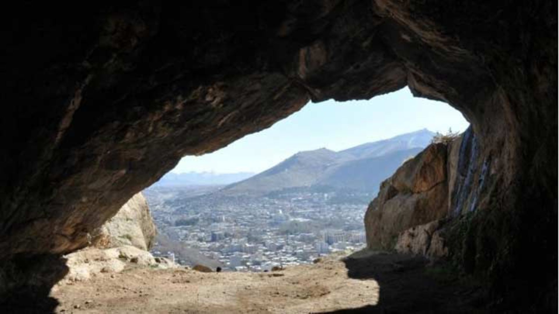 مرجع متخصصين ايران نمايي از درون غار كَلدَر در نزديكي شهرستان خرم‌آباد