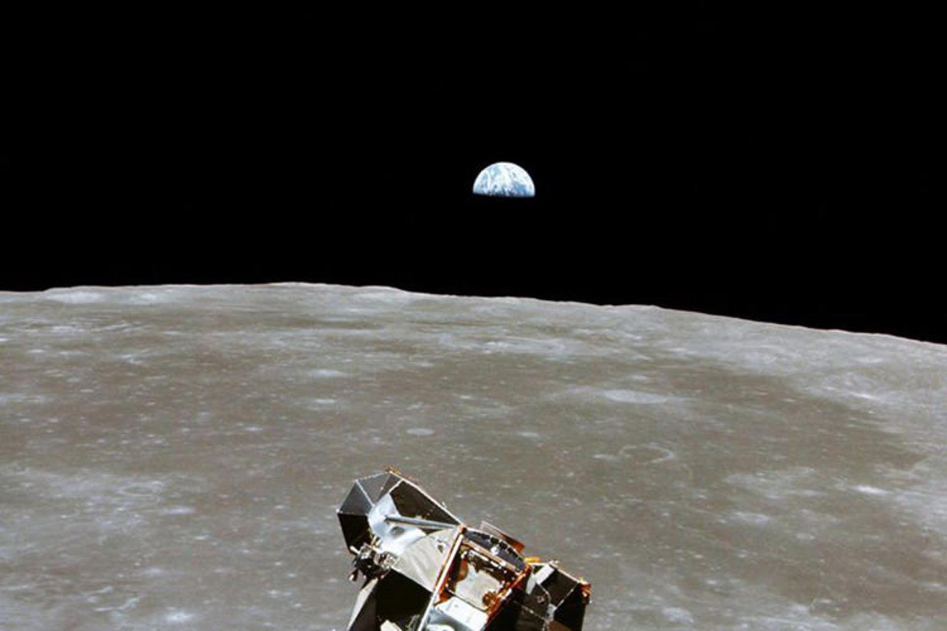 فرود روی ماه / Moon Landings
