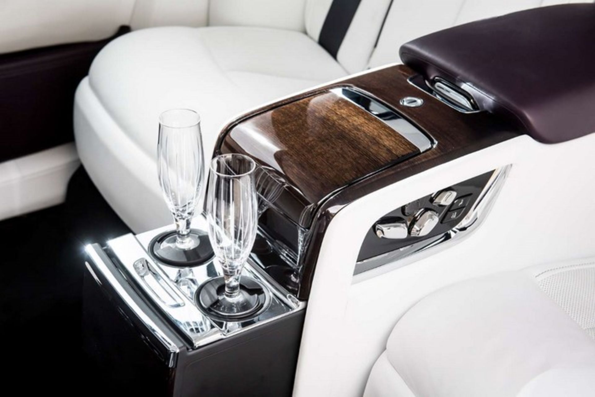 Rolls Royce Phantom VIII Extended Wheelbase rear console