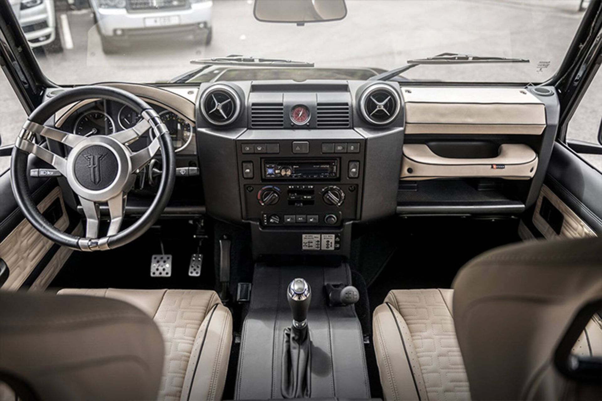 لندرور دیفندر 6x6 