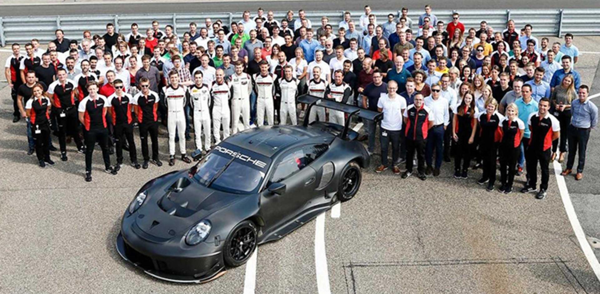 Porsche 911 RSR