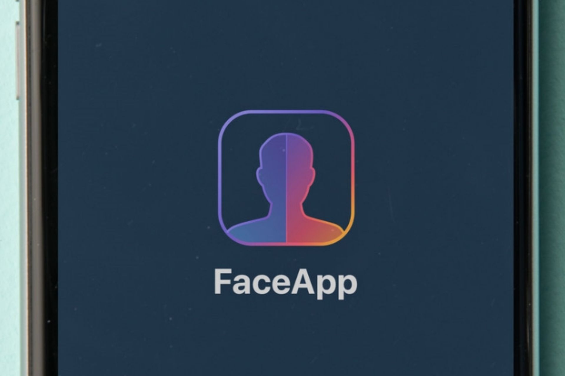 فیس اپ / FaceApp