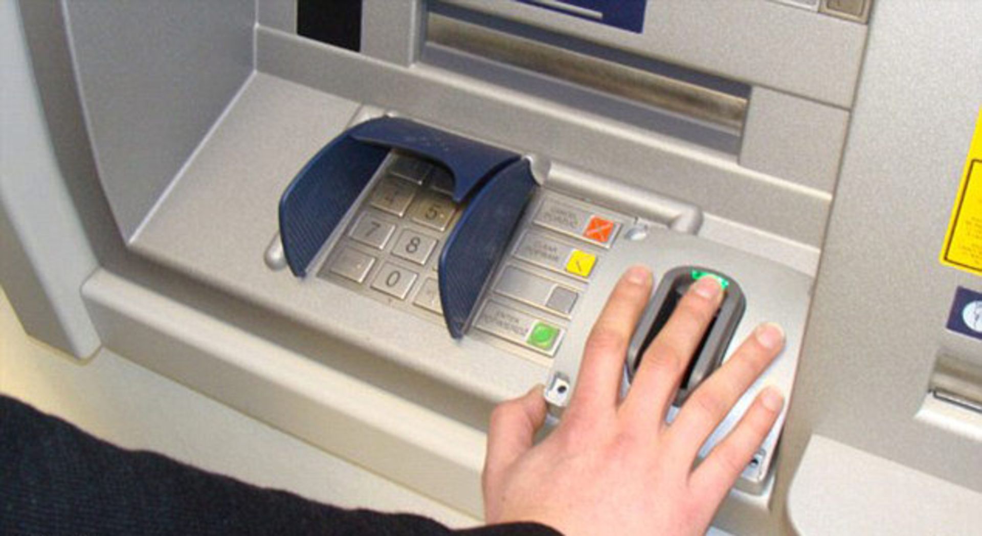 دستگاه خود پرداز مجهز به حسگر اثر انگشت