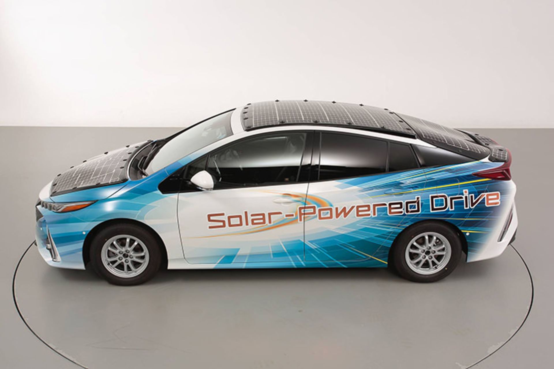 Toyota Prius Prime Solar hybrid car / خودروی هیبریدی خورشیدی تویوتا پریوس پرایم