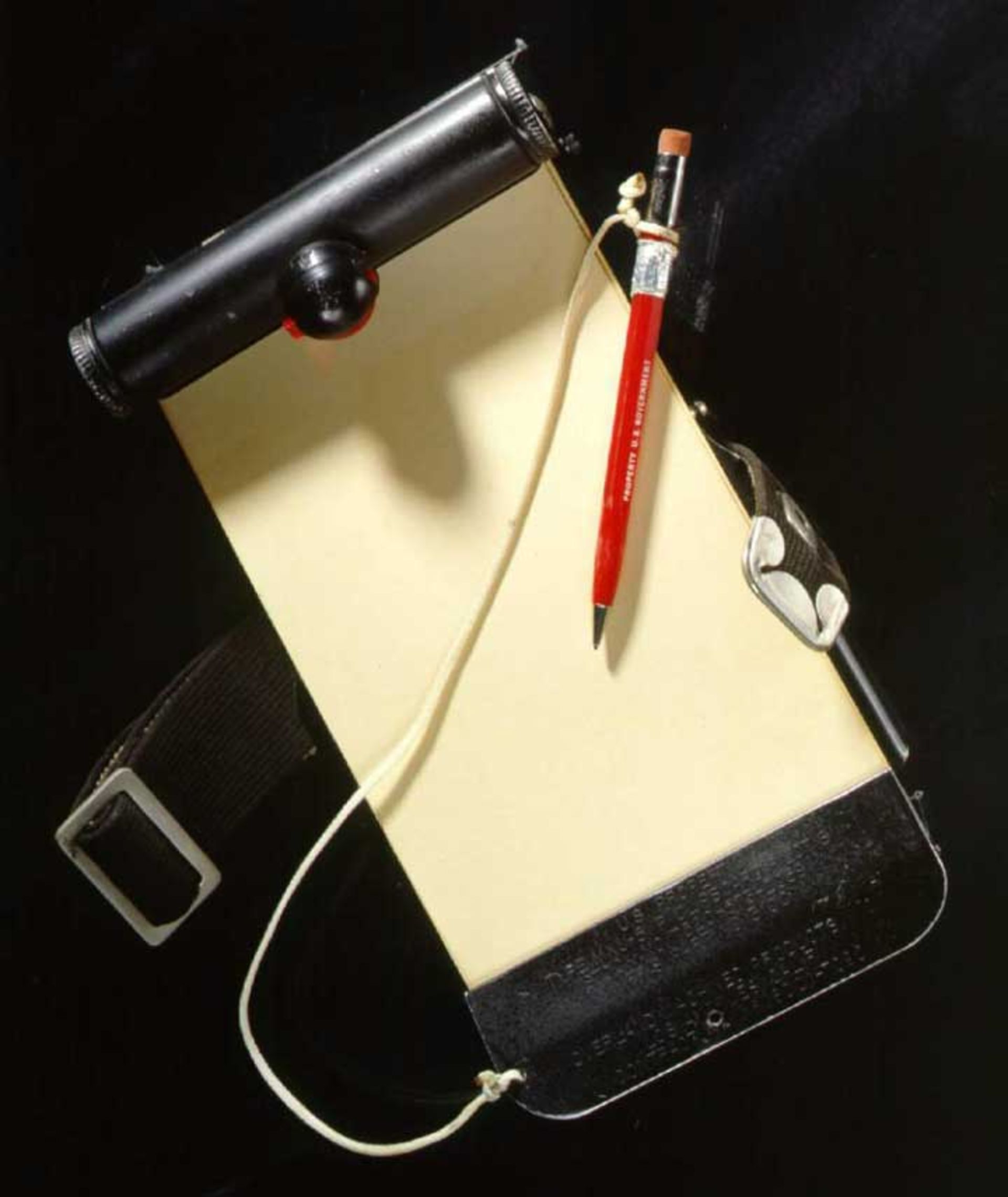 دفترچه یادداشت و مدادی جان گلن