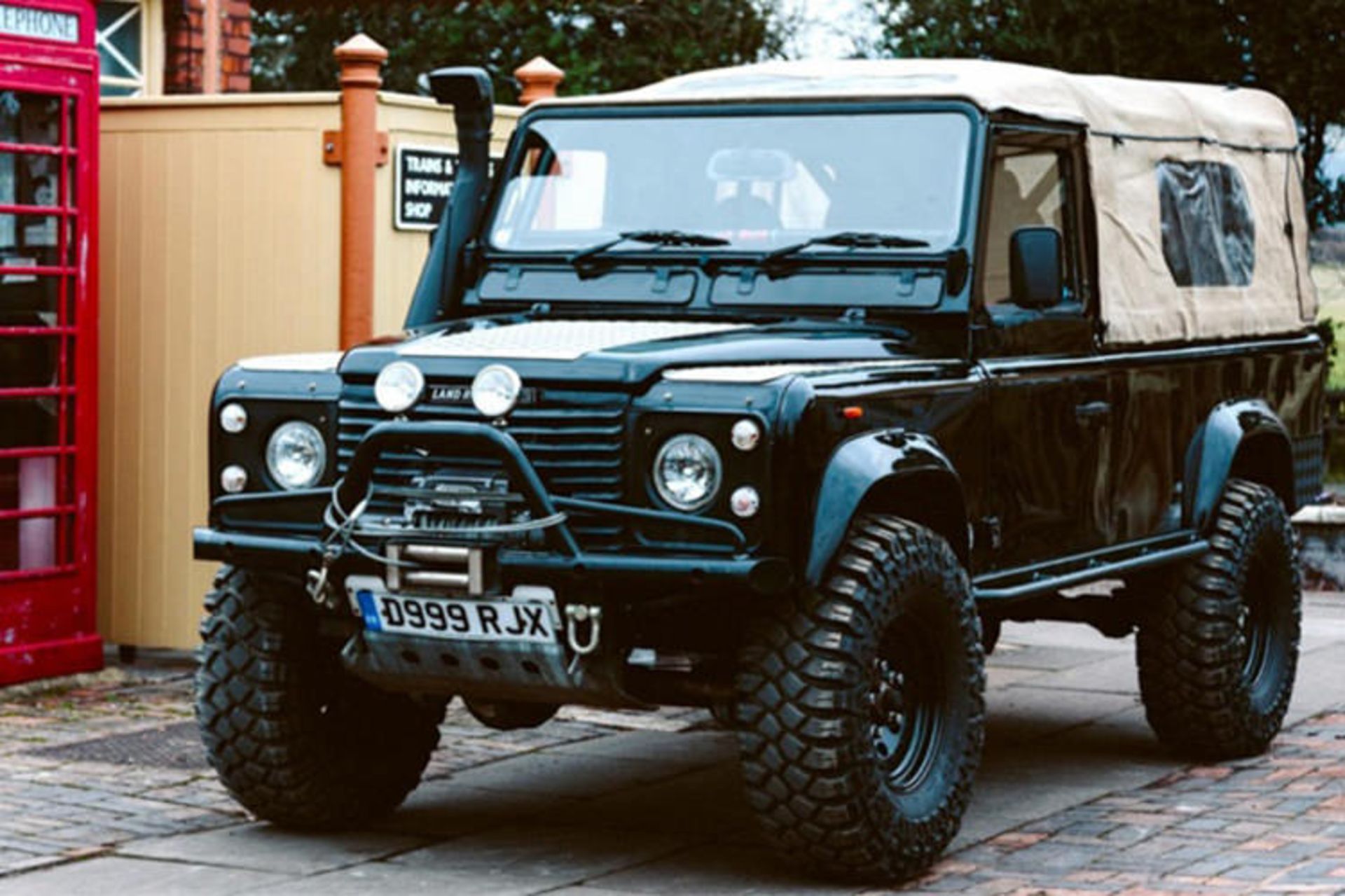 Land Rover Defender 110